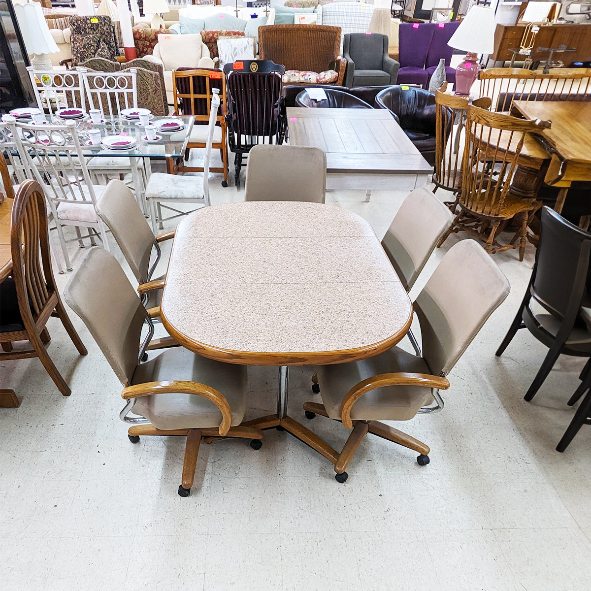 Vintage Gaming Table + 5 Chairs on Castors - Habroc - Online ReStore
