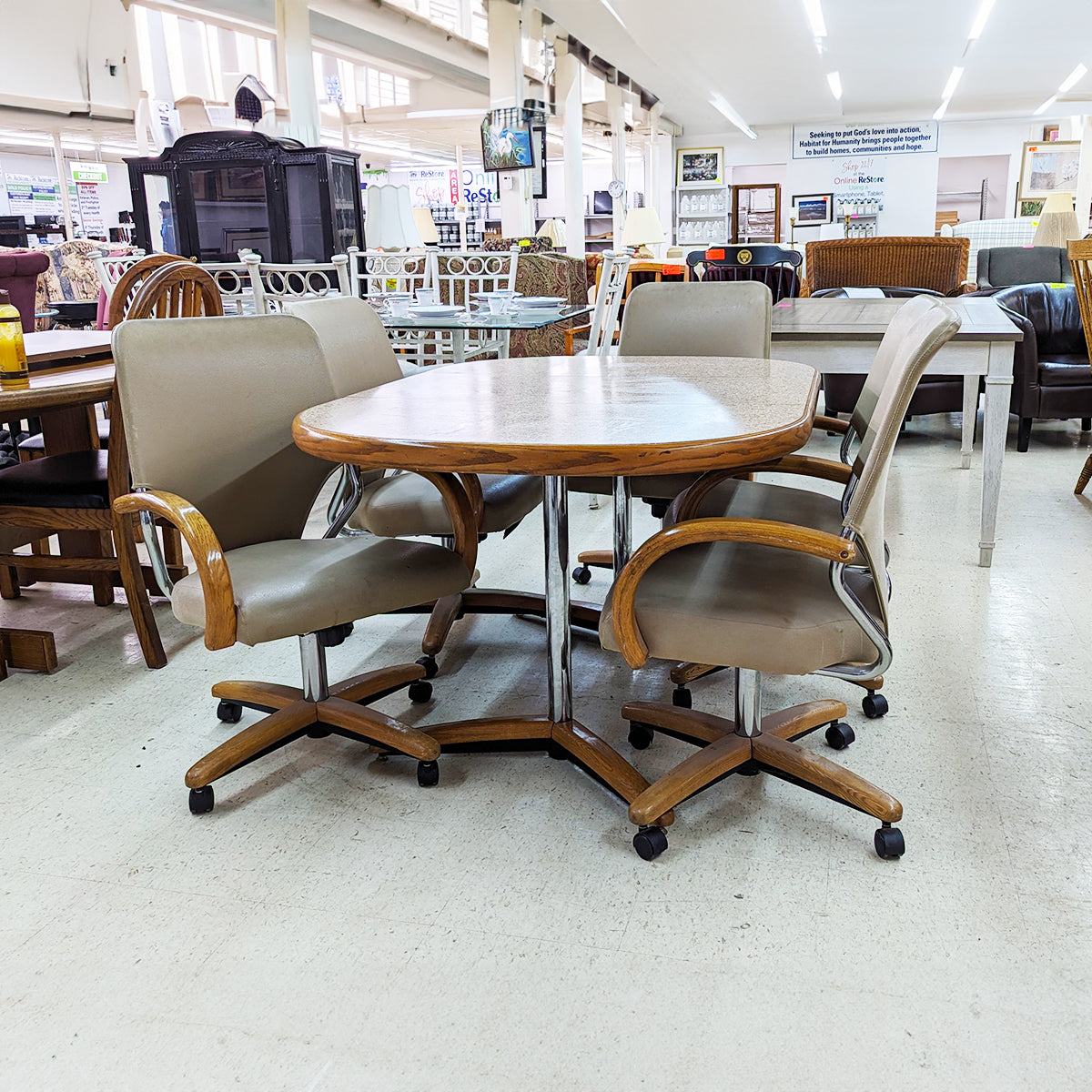 Vintage Gaming Table + 5 Chairs on Castors - Habroc - Online ReStore